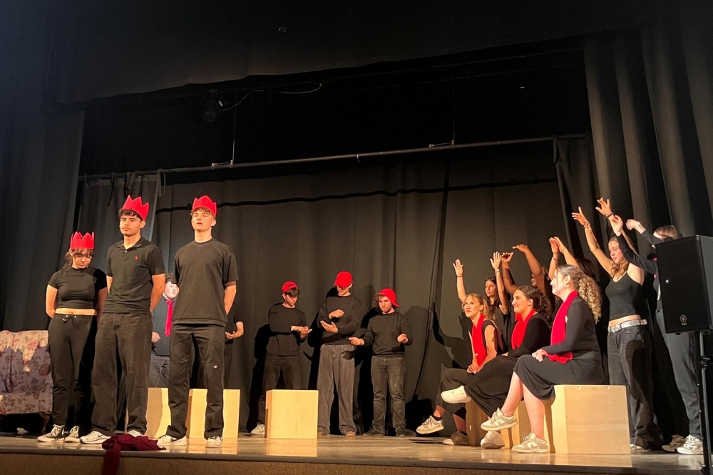 „Antigones Erbe(n)“ – Theaterprojekt zum 150-jährigen Schuljubiläum begeistert Publikum