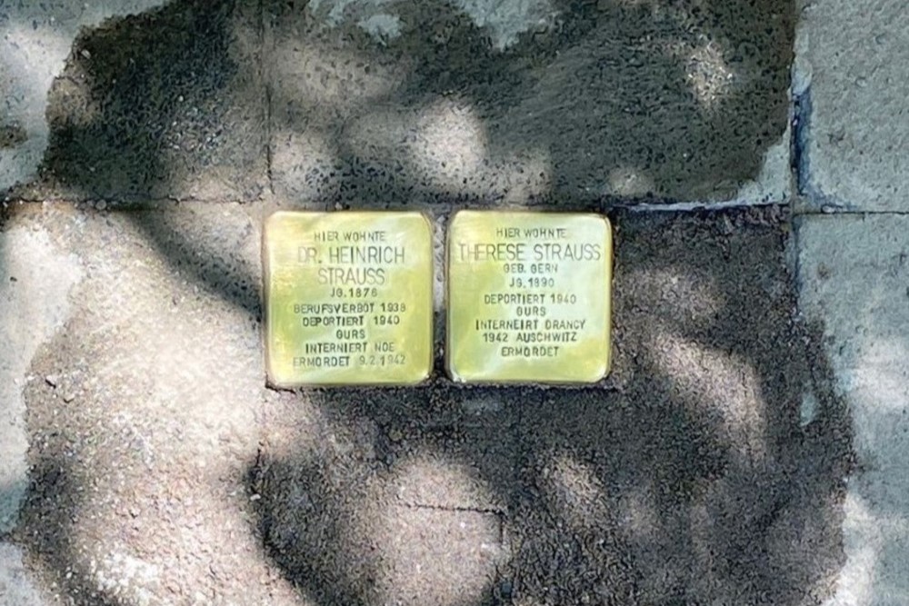 Stolpersteinverlegung für Dr. Heinrich Strauß und Ehefrau Theresia